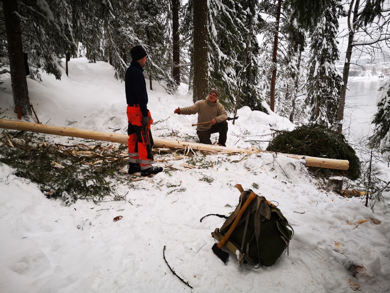 Studenter i skogen foto Fagskolen Innlandet.jpg