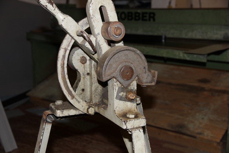 Maskin for fremstilling av rennekroker. Foto: Christer Stenby
