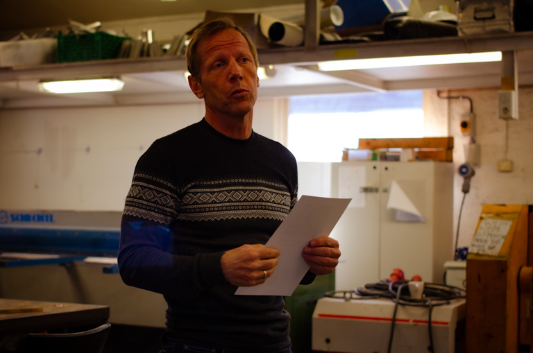 Daglig leder Anders Karlsen i blikkenslagerverkstedet hvor mye av arbeidene ble utført. Foto: Bygg og Bevar