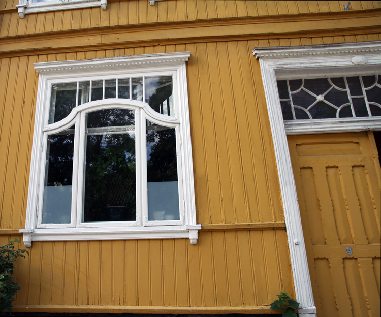 Vindu og dører