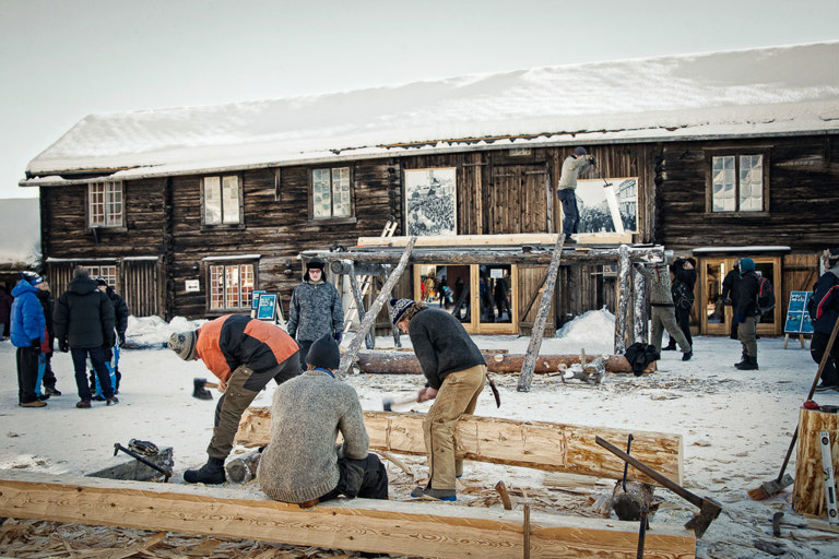 Mange aktiviteter på bygningsvernsenteret under martnan. Foto: Bente Haarstad