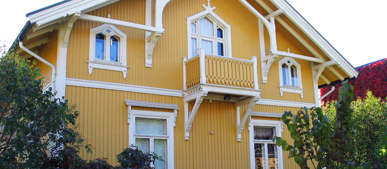 Trehus på Briskeby i sveitsergotikk. Foto: Svein Solhjell