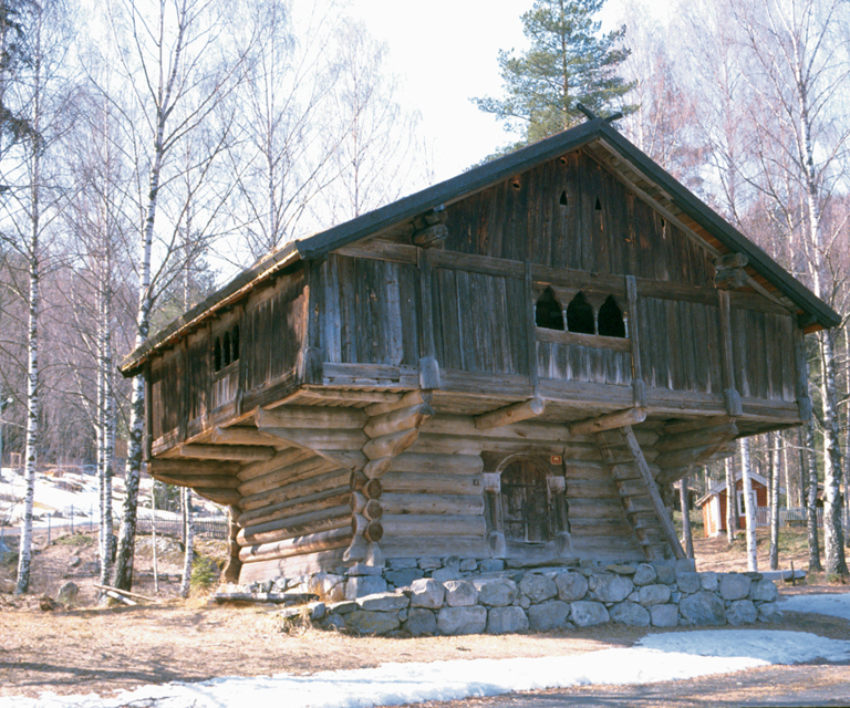 Staveloftet fra Ål i Hallingdal bygget i 1324, Hallingdal Folkemuseum. Foto: NIKU