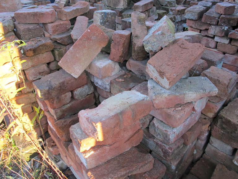 Gjenbruk av gammel murstein er både et estetisk og miljømessig godt tiltak. Foto: Claes Lampi