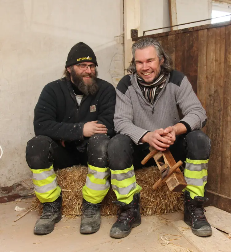 Kristian Mossing Og Ole Tian Jarlevang På Halmball - Kopi