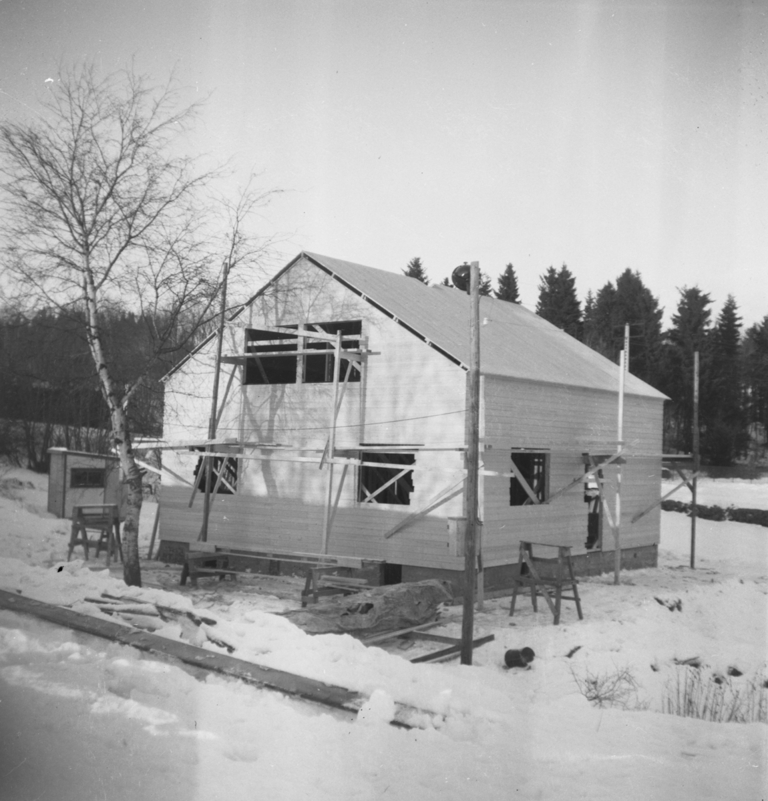 Selvaag Hus Under Bygging . Et Enkelt Stillas Sørger For Sikkerheten .Schrøder Sverresborg Trøndelag Folkemuseum