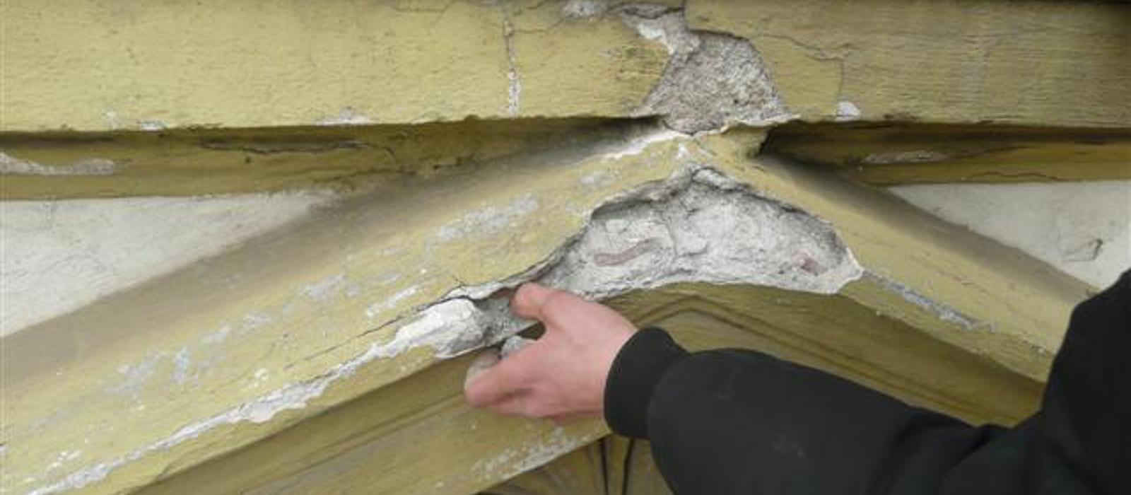 Frostsprenging i utstikkende profiler. Foto: A. L. Høyer AS