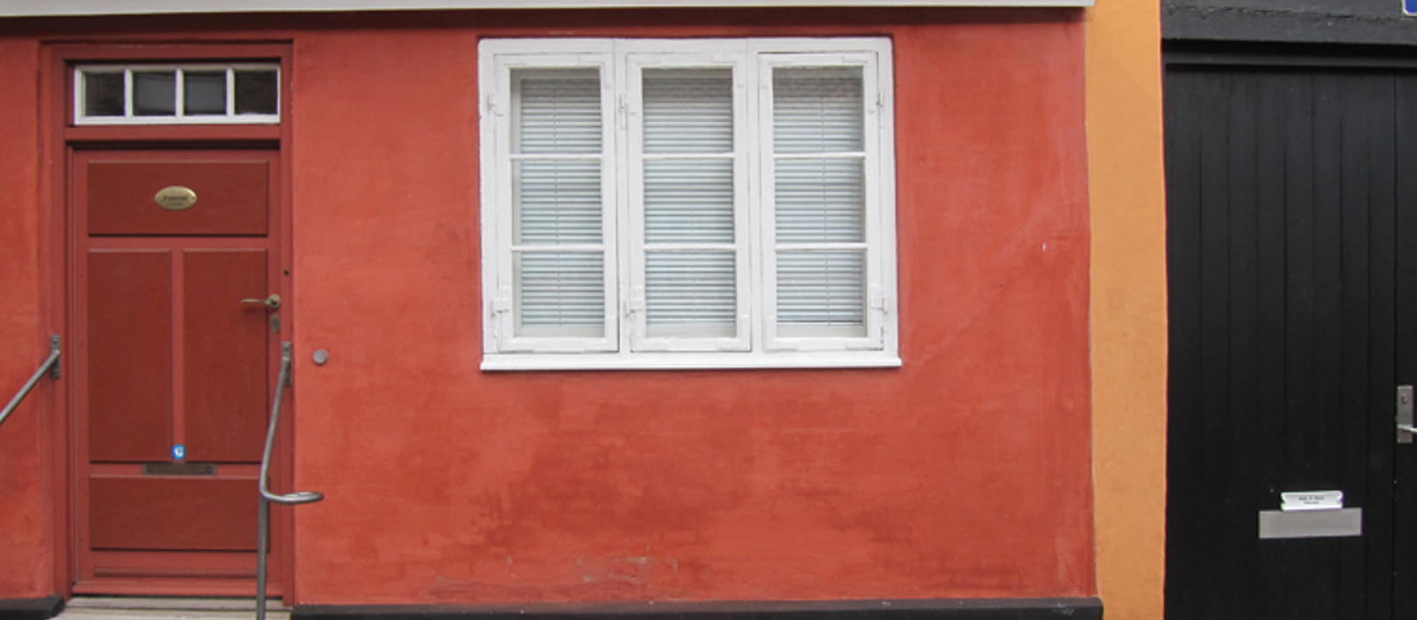 Det lille røde huset har kalket fasade. Foto:Weber-Norge