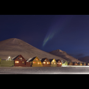 Fargerike hus i Spitsbergen på Svalbard. 9 hus ble tragisk tatt av ras desember 2015. Husene på bildet berget. Foto: Spitsbergen Travel, Hanne Feyling