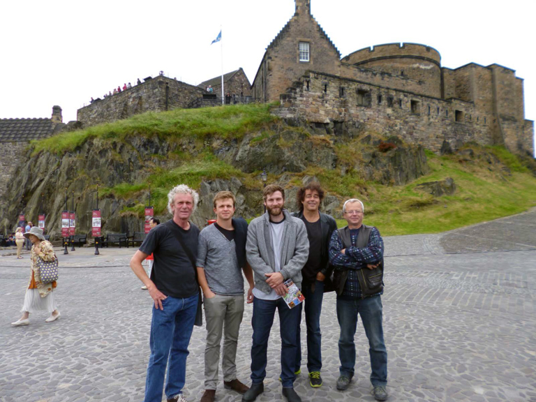 På studietur til Skottland. Her ved Edinburgh Castle.