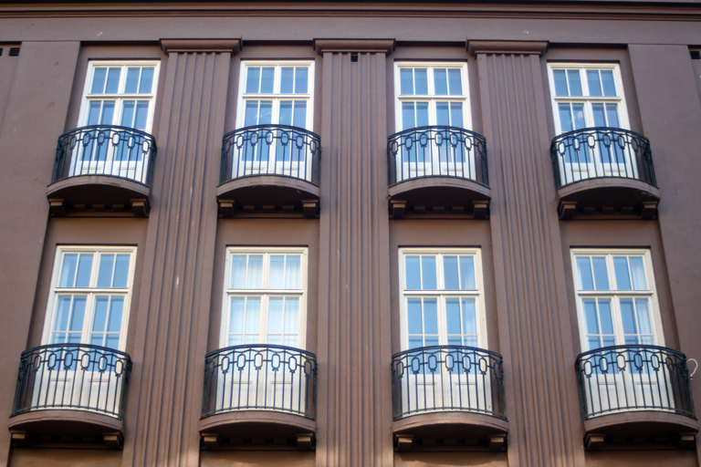 Nyklassisistisk fasade mot en av Trondheims handlegater, hjørnet Nordre gate/ Dronningens gate. Foto: Christel E. Wigen Grøndahl