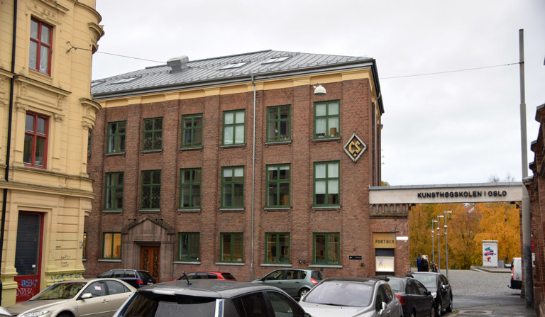 Administrasjonsbygningen sett fra øst. Foto: Sjur Harby