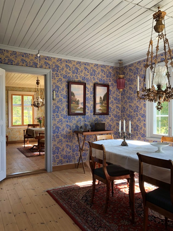Denne stuen kan bli din! Dette er en fantastisk eiendom, istandsatt på en fantastisk måte. En liten perle!