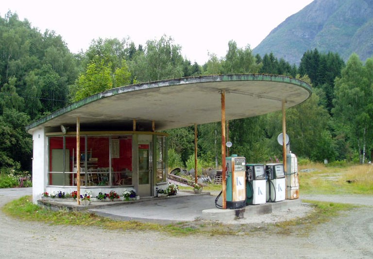 Skjolden_bensinstasjon.jpg