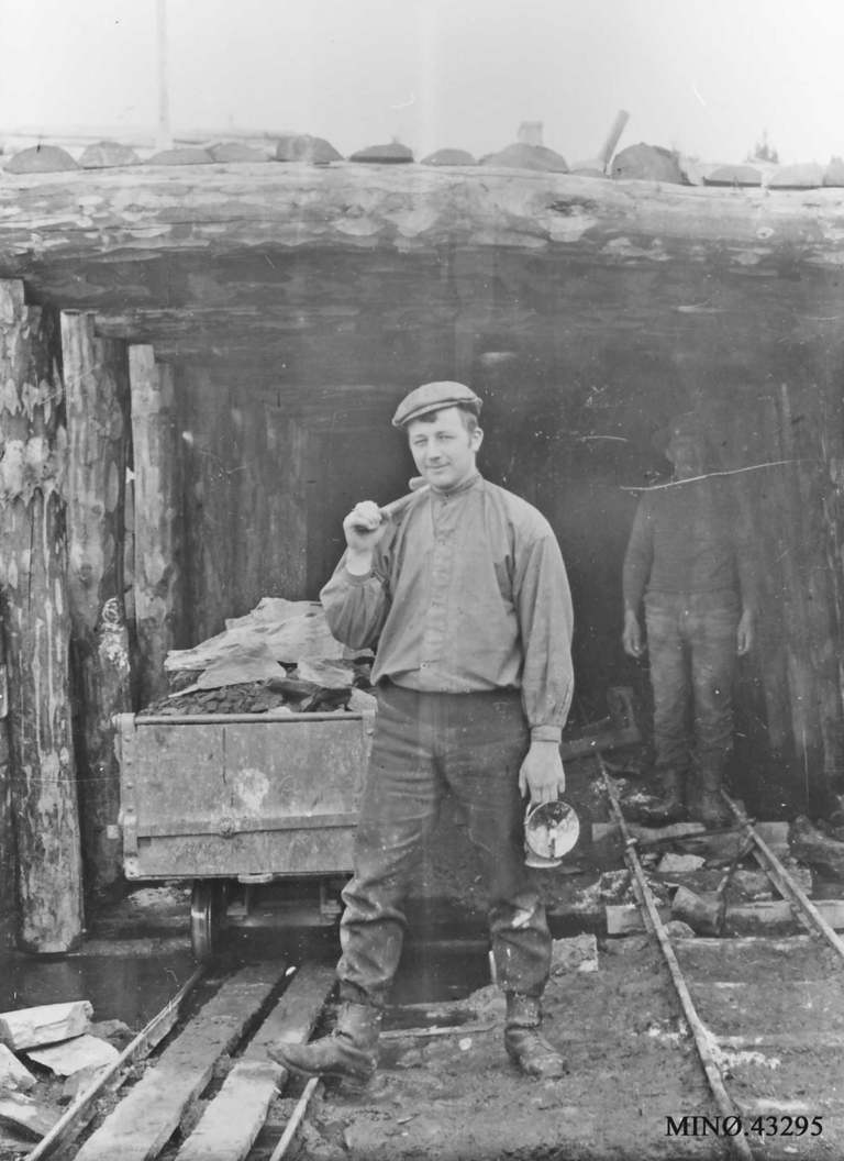Gruvearbeider ved Folldal Verk (ukjent år). Foto: Musea i Nord-Østerdalen.